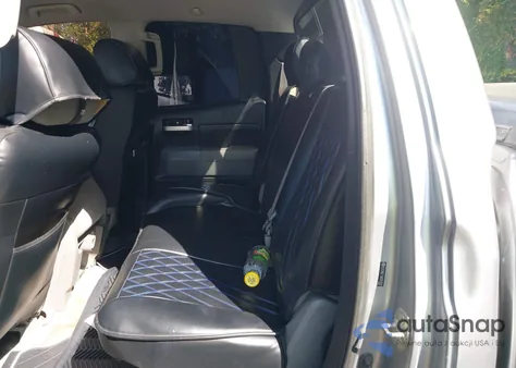 2010 Toyota Tundra Grade 4.6L V8 z USA, uszkodzony, nr VIN 5TFCM5F13AX001022